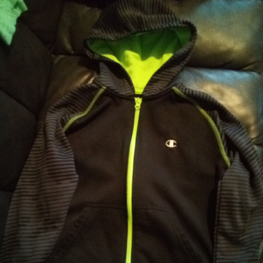 2 boys jackets cat and jack and champion size 8/10